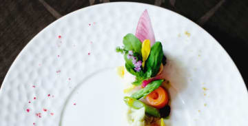 選べる2つのコースで楽しむ創作フレンチ | 【顔合わせプラン】フレンチフルコース＋メッセージプレート★専任プランナーの事前打ち合わせ付き！★大阪の夜景を眺められる高層階レストランでご両家の親睦を深めるひととき★