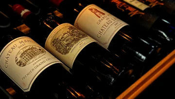 接待・会食には欠かせない、上質なお酒〜鉄板焼きと相性抜群★豊富なワインの品揃え | 【2〜18名様 / 個室も選べる★接待・会食ディナープラン】大切なゲストの心を掴む至高の食体験〜とろけるような舌ざわり★絶品黒毛和牛コース×春日部の名店でもてなす特別なひととき