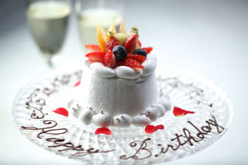 気持ちを伝える特別なメッセージプレートでゲストも大満足の会食を | 平日限定【個室確約 接待･会食プラン】ロブスター含む全7品フレンチコース＋乾杯ドリンク＋メッセージプレート★心斎橋 LEBLON AZULのフランス料理で接待や会食を華やかに★