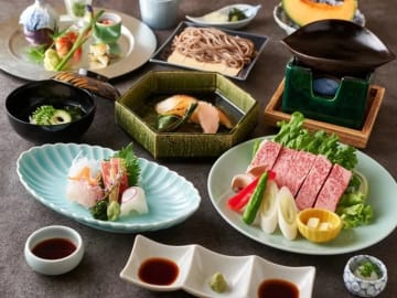 世代問わず満喫できる絶品会席でおもてなし | 【離乳食持込OK・ベビーカー可◎個室確約×ファーストバースデーランチプラン】すき焼き鍋or国産牛ステーキから選べるメイン「月と星の会席」全7品＋ウェルカムドリンク＋メッセージ付きプレート★銀座クレストンホテル★席利用3時間OK！お子様のお誕生日をゆっくりとお祝い