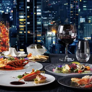 厳選食材を使用した本格フレンチディナーが特別な日をより華やかに演出 | 【夜景を望む個室確約★憧れのチャペル貸切プロポーズ】プロカメラマンによるチャペル前撮影＆108本の薔薇の花束付★珠玉のフレンチディナー＋高級シャンパン“ドンペリ・ニヨン”フルボトル＋アニバーサリーケーキ＋卓上装花★なんば駅徒歩1分・天空の美食空間 / ホテルモントレグラスミア大阪22階