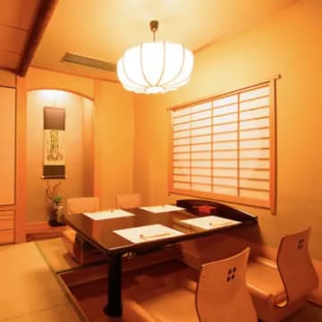 プライベート空間で会話弾む和やかなひとときを | 【個室確約 アニバーサリープラン】湯葉と豆腐の創作お祝い懐石～福寿～★プライベート空間で過ごす贅沢なアニバーサリー★蒲田の和食の名店