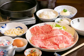 厳選近江牛を堪能する贅沢ランチコース |  【4～10名/個室確約★結納・顔合わせプラン】職人目利きの近江牛を堪能する贅沢ランチ★鉄板焼き＋選べるすき焼きorしゃぶしゃぶ全7品★大津の老舗で祝う両家の門出