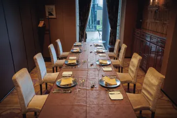 肥後橋駅直結の老舗レストラン、個室でゆったり過ごす両家の顔合わせディナー | 【個室確約 顔合わせディナープラン】アラスカ特製フレンチディナーコース全7品＋乾杯シャンパン付き★ご両家の絆を深める、特別なひとときを顔合せプランナーがプロデュース！★