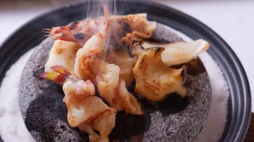 贅沢な個室で堪能する全8品の「舞コース」 | 平日限定 【最大24名可・お祝いディナー】個室確約＋旬の会席料理「舞コース」全8品★赤坂の洗練された個室で特別なアニバーサリーをお祝い★赤坂見附駅から徒歩2分★