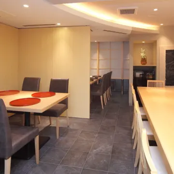 特別な日を彩る、上質な個室でのプライベートディナー | 【最大6名可・個室または半個室確約】還暦・顔合わせなどさまざまなお祝い向けディナープラン★産地直送の朝どれ食材を使った全9品の会席★銀座一丁目駅から徒歩1分