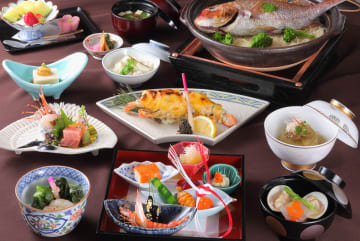 椿山荘70周年を記念した特別なお祝い会席でご両家の誕生をお祝い | 最大8名様【個室確約★老舗高級ホテルで結納・お顔合わせ】季節感じる豪華祝い膳～誉～ 全11品★ホテル椿山荘東京でご両家の親睦を深める