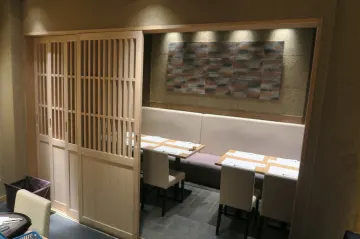 半個室確約。ゆったりと味わう大人の時間 | 【最大10名×半個室席◆お祝いディナー】1番人気！侍コース / 旬食材を豪快に取り入れた贅沢天ぷらディナー＋1ドリンク★飯田橋駅より徒歩2分