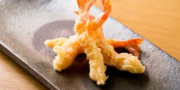 熟練の技が光る、伝統の天ぷらで特別な夜を | 【最大10名×半個室席◆お祝いディナー】1番人気！侍コース / 旬食材を豪快に取り入れた贅沢天ぷらディナー＋1ドリンク★飯田橋駅より徒歩2分