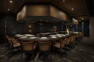 サプライズメッセージで感動的な記念日を | 【Anny限定アニバーサリーディナープラン】オマール海老や厳選和牛を味わう豪華コース+乾杯ドリンク★メッセージプレート付き★豪華鉄板焼きで優雅なお祝い時間を★好アクセスな那覇市内