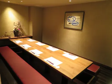 ゆったりと寛げる和風の完全個室 | 【4～12名様 / 個室確約★ホテル顔合わせランチプラン】華やかな日本料理で良縁つなぐ「匠」コース全9品 / 新宿西口徒歩3分