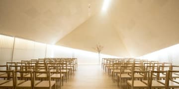 特別な夜を華やかに彩る演出★チャペル貸切と21本のバラの花束で叶えるクリスマスプロポーズ | 12月20日・21日・24日・25日限定【Xmas2025】個室選択可：MIRAIE Xmas Dinner×グラスシャンパン×Xmasプレート×赤バラ21本＋チャペル〜聖夜のProposeプラン