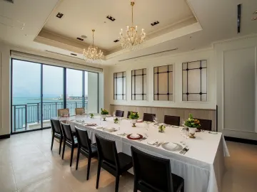 海を望む上質なプライベート空間★笑顔と祝福が紡ぐ晴れやかな門出 | 【最大20名様 1日1組限定★海を望む個室確約 / ご両家お顔合わせプラン】沖縄のエッセンスを感じる本格フレンチコース＋乾杯ドリンク★ホテルモントレ沖縄スパ＆リゾート