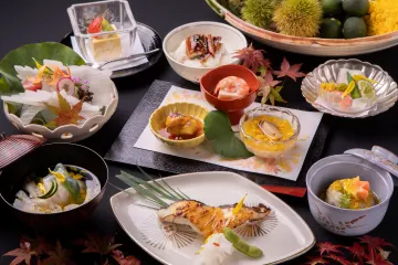 老舗料亭伝統の味を堪能★特別なひとときの幕開けは乾杯ドリンクで華やかに | 【4～12名様 / 個室確約★ファーストバースデーランチプラン】時を超えて愛される伝統の上方料理を堪能★季節の会席料理全8品＋乾杯ドリンク〜横浜駅直結の上質空間で記念すべき1歳のお誕生日をお祝い