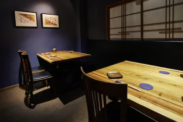 上質な空間で過ごす、特別なアニバーサリーの夜 | 【Anny限定アニバーサリープラン】贅沢伊勢海老と黒毛和牛を味わう全8品「眞か」の本気コース＋メッセージ付きデザートプレート★記念日を彩る極上の時間を中目黒で★