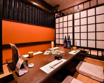 落ち着いた雰囲気の掘りごたつ式半個室 | 【半個室確約 顔合わせ・結納プラン】和の粋を味わう「博多満喫天麩羅コース」全9品＋Anny限定！乾杯スパークリングワイン★博多駅徒歩3分の隠れ家で特別な時間を