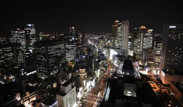 アニバーサリーに花を添える地上142mの絶景 | Anny限定【個室orテーブル席確約×アニバーサリー】極上すき焼きディナーコース +ハーフボトルワイン1本サービス★大阪の景色を一望しながらお祝いを