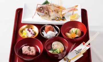 安心のこだわり素材による豪華な会席とお食い初め膳 | 【個室確約】お子様の生後100日のお祝いに！お食い初め膳＋鯛の姿造り含む慶事会席全８品★メッセージプレート＆乾杯ドリンク付き★西新宿の大人の隠れ家和食レストラン