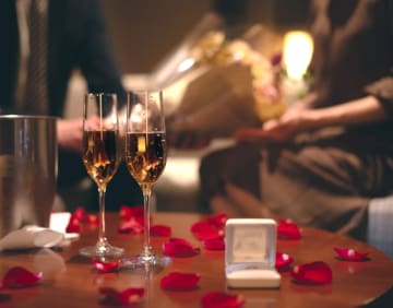 想いを伝える最高の瞬間を、専任プランナーがサポート | 【Anny限定/花火プロポーズプラン】サプライズの打ち上げ花火で感動のプロポーズ★こだわりイタリアン＋乾杯酒＋ホールケーキ＋プランナーによる徹底サポート付き★リゾートホテルで一生の思い出に残るプロポーズを★