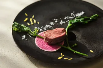 こだわりのコースで季節の恵みを贅沢に堪能 | 【1日1組限定！個室確約 プロポーズディナープラン】九州の素材の恵みを活かしたフルコース+乾杯酒★チャペル貸切★花束★プランナーによる徹底サポート★庭園での記念撮影付き★雅な空間でロマンティックなプロポーズ★高宮駅徒歩5分