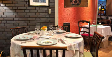 お祝いにふさわしい洗練された空間と好立地 | 【5名様までのお祝いプラン】神戸・北野坂のヨーロピアンレストランで楽しむフレンチ＆イタリアンディナー★乾杯ドリンク＆メッセージプレート付き