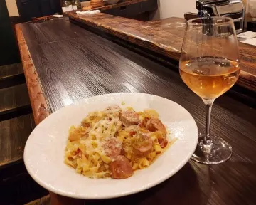 お料理との調和を楽しむ6種類のペアリングワイン | 【アニバーサリーディナープラン】【スペシャリテ】オマール海老や和牛など贅沢食材を堪能するデルマールコース全10品＋特別ワイン6種のペアリング付き＋メッセージプレート付き（希望制）★渡辺通駅から徒歩5分★