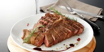 薪焼きTボーンステーキ1枚を4名でシェア、極上の味わい | Anny限定【最大50名×貸切可×お祝いディナー×歓送迎会や結婚式二次会に】薪焼きTボーンステーキを4名様で1枚シェアする贅沢コース＋フリードリンク付き★小倉駅から徒歩1分×最上階レストランで心地よい生演奏とともに至福のひととき