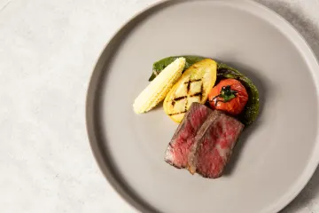 最高峰のディナーコースで祝うアニバーサリー | 【アニバーサリーディナー｜窓際席確約】アワビや国産牛など全7品豪華フルコース★乾杯酒+メッセージ付きスクエアケーキ付★名古屋で大切な日をお祝い！