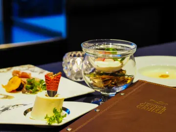 高級感溢れるビジネス会食に相応しい全9品のフレンチコース | 【個室確約 接待・会食ディナープラン】池袋の天空で味わう豪華全9品フレンチコース＋乾杯ドリンク＋メッセージ付きプレート★高層階からの絶景と共に印象深い接待のひとときを★