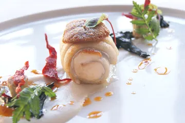 豪華な食材や旬の味覚を贅沢に使用したフレンチコース | 【半個室確約 接待・会食プラン】季節の恵みを味わうフレンチフルコース＋90分間フリードリンク付き★ゲストを喜ばせる至福のビジネス会食★元町駅徒歩4分の好立地