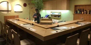 心斎橋駅から徒歩5分、隠れ家のような和の空間 | 【アニバーサリーディナープラン】旬の鮮魚と一級品の出汁が織りなす和の美食「店主おまかせコース全7品」★心斎橋で楽しむ特別なひととき