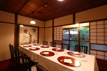 完全個室で過ごす特別なディナー | 【個室確約×アニバーサリー/顔合わせ】昭和の風情と旬の味覚が融合・懐石ディナー「友禅コース」★時の流れを忘れる至福の時