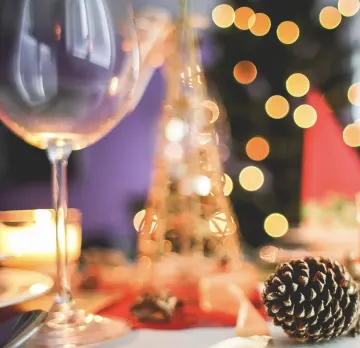 心ときめくクリスマスデザート★甘い余韻に包まれる至福のひととき | 【12月24日・25日限定★モダンシノワな洗練空間×クリスマスディナープラン】昭和36年創業・名店の味に舌鼓〜北京ダックやふかひれを堪能★本格中国料理コース〜JR名古屋駅直結・名駅KITTE3階