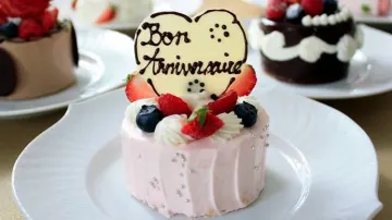 大切な方の笑顔を引き出すサプライズ演出 | 【アニバーサリーディナー】魅惑のナイトデザート＆絶品フードを堪能ホテルビュッフェ＋メッセージ入りホールケーキ付き！北野のオーベルジュで過ごすお祝いの夜★