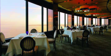 琵琶湖を望むきらめく聖夜★大切な方と紡ぐ、心に刻まれるひととき | 【クリスマスディナープラン（12/20～25）】フォアグラや和牛フィレ肉を含む豪華クリスマスディナー“ムニュ・ド・ノエル”★びわ湖大津プリンスホテル最上階★