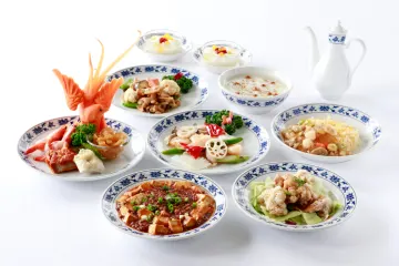 伝統の味を受け継ぐ本格四川料理で華やかにお祝い | 【4〜99名 個室確約×還暦･ご長寿/顔合わせプラン：ランチ限定/延平門】フカヒレスープ・マーボー豆腐など中華コース＋乾杯スパークリング＋ホールケーキ★横浜中華街ホテル内プライベートダイニング★