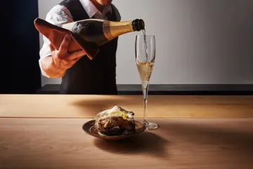 ウェルカムドリンク付き＆クリスマス特製デザートプレート付きで、大切な方と特別なひとときを | 【12月23日～25日限定！Xmasプラン】神楽坂の隠れ家で味わう絶品懐石と鮨コース＋ウェルカムドリンク付き★特別なデート・誕生日・記念日を華やかに彩る、和の心が息づく上質なひととき