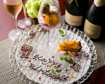 笑顔溢れるアニバーサリーを叶えるお祝い特典付き | 【ディナー】【半個室確約】【優雅なる晩餐】特選黒毛和牛100g　伊勢海老・鮑・フォアグラ＋メッセージプレート★スパークリングワインで乾杯【アニバーサリープラン】