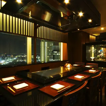 東京ベイを一望できる贅沢な鉄板焼レストラン | 【夜景眺望★アニバーサリーディナープラン】豪華鉄板焼きを味わう鉄板焼コース全9品＋乾杯シャンパン＋アニバーサリープレート★浦安ブライトンホテルベイ最上階★ホテル内レストランで過ごす至福のアニバーサリー★