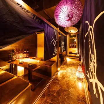 眼前に広がる立川の夜景を楽しむ非日常空間での一日を | アニバーサリーディナープラン★九州の逸品を味わう贅沢もつ鍋含む全9品+２時間飲み放題+メッセージプレート付き★立川で本場九州の味を