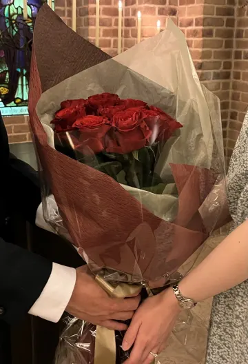 理想のプロポーズを叶えられるサポート付き | 【12本のバラの花束付き】Ｗメイン絶品イタリアンディナー全6品＋メッセージプレート＋乾杯ドリンク★チャペル貸切プロポーズ★