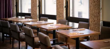 とっておきのお祝いシーンに相応しいお洒落な上質空間 | 【最大8名様 / お祝いランチプラン】イタリア料理界の巨匠・片岡護シェフ監修〜お好みに合わせてパスタを選べる★絶品イタリアンコース＋メッセージ付きプレート★とっておきのお祝いシーンを華やかに彩る極上の美食体験〜元町駅徒歩5分