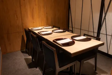 大切なひとときを上質なおもてなしでサポート | 6名様用プラン【個室確約 ホテル×結納・顔合わせランチ】鯛姿焼や釜炊き鯛御飯など伝統の祝会席【亀】全9品＋桜湯＋乾杯ドリンク付き★ホテル龍名館東京 15階で門出を祝う