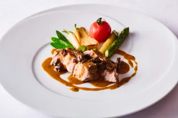 目にも美しい全7品。季節を味わう贅沢フレンチコース | Anny限定【個室確約 アニバーサリーランチ】フレンチの巨匠が贈る贅沢フレンチコース全7品＋乾杯スパークリング＋メッセージ付きプレート★ホールケーキ追加可★代官山の昼下がりに贈る贅沢なひととき