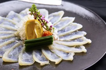 山田屋の魅力がぎゅっと詰まったお誕生日に最適な絶品コース | 【個室確約】丸の内で臼杵ふぐを堪能！アニバーサリーランチプラン★全6品ふぐミニコース＋メッセージプレート付き★