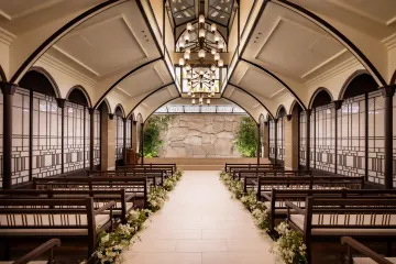 豪華なサプライズと専属プランナーのお手伝い | 【Anny限定★感動溢れるチャペル貸切プロポーズプラン】400年の歴史ある料亭河文とNYでミシュランを獲得したシェフの技が織りなす至高のフルコース+メッセージ付きデザート★12本のバラの花束＆乾杯スパークリングワイン＆専属プランナーがサポート★