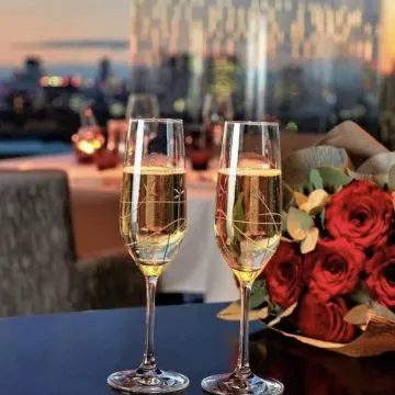 とっておきのサプライズプロポーズが叶う演出〜大切な方の笑顔花ひらく特別な瞬間 | Anny限定【ホテル最上階★夜景を望む個室確約 / プロポーズディナープラン】至高の美食体験〜伝統と革新が調和するモダンフレンチコース全7品＋メッセージプレート★乾杯ドリンク付コース有〜特別な夜に選びたい憧れの5つ星ホテル★ザ・ペニンシュラ東京