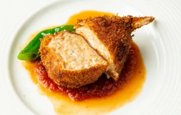 濃厚なカニの旨みが際立つ、当店自慢のカニクリームコロッケ | 【最大10名/長寿祝いプラン】個室確約★肉料理＆魚料理のWメインを堪能する全9品＋メッセージ付きケーキプレート★有料オプションでちゃんちゃんこあり★中崎駅徒歩3分の大人の隠れ家で、心温まる長寿のお祝いを