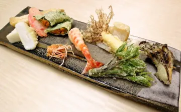 天ぷら×シャンパンで楽しむ極上のひととき | 【最大6名×お祝いプラン】厳選食材を使用した天ぷら×シャンパンで祝うおまかせディナー＋ご希望の方にメッセージ付きプレート★北新地駅から徒歩2分