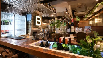 バリ島を感じる特別な空間 | 【アニバーサリーディナープラン】★自由が丘徒歩4分の好立地★バリ島風の非日常空間で★広島流お好み焼きや三元豚、豚ロースステーキを含む全7品＋メッセージ付きデザートプレート＋2時間飲み放題付き